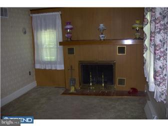 136 Clementon Road Berlin, NJ 08009 - Photo 5 of 12 Living Room