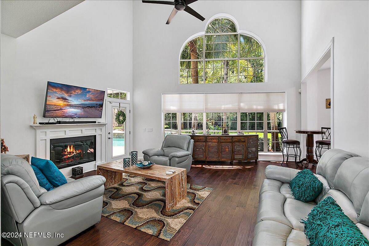 3392 Marbon Road Jacksonville, FL 32223 - Photo 11 of 53 11-Living Room