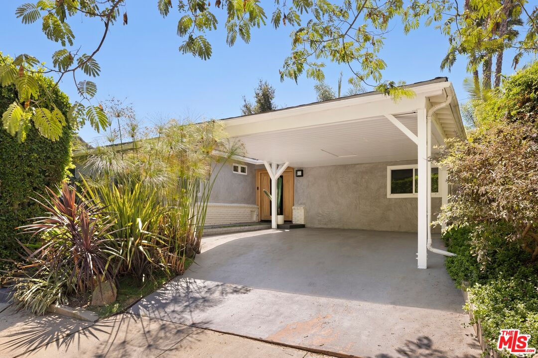 8142 Amor Road Los Angeles, CA 90046 - Photo 25 of 26 Gallery Image 25