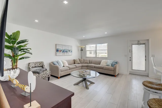 $154,900 | 461 Brittany Drive, Delray Beach, FL 33446