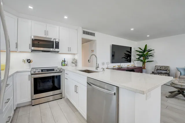 $154,900 | 461 Brittany Drive, Delray Beach, FL 33446