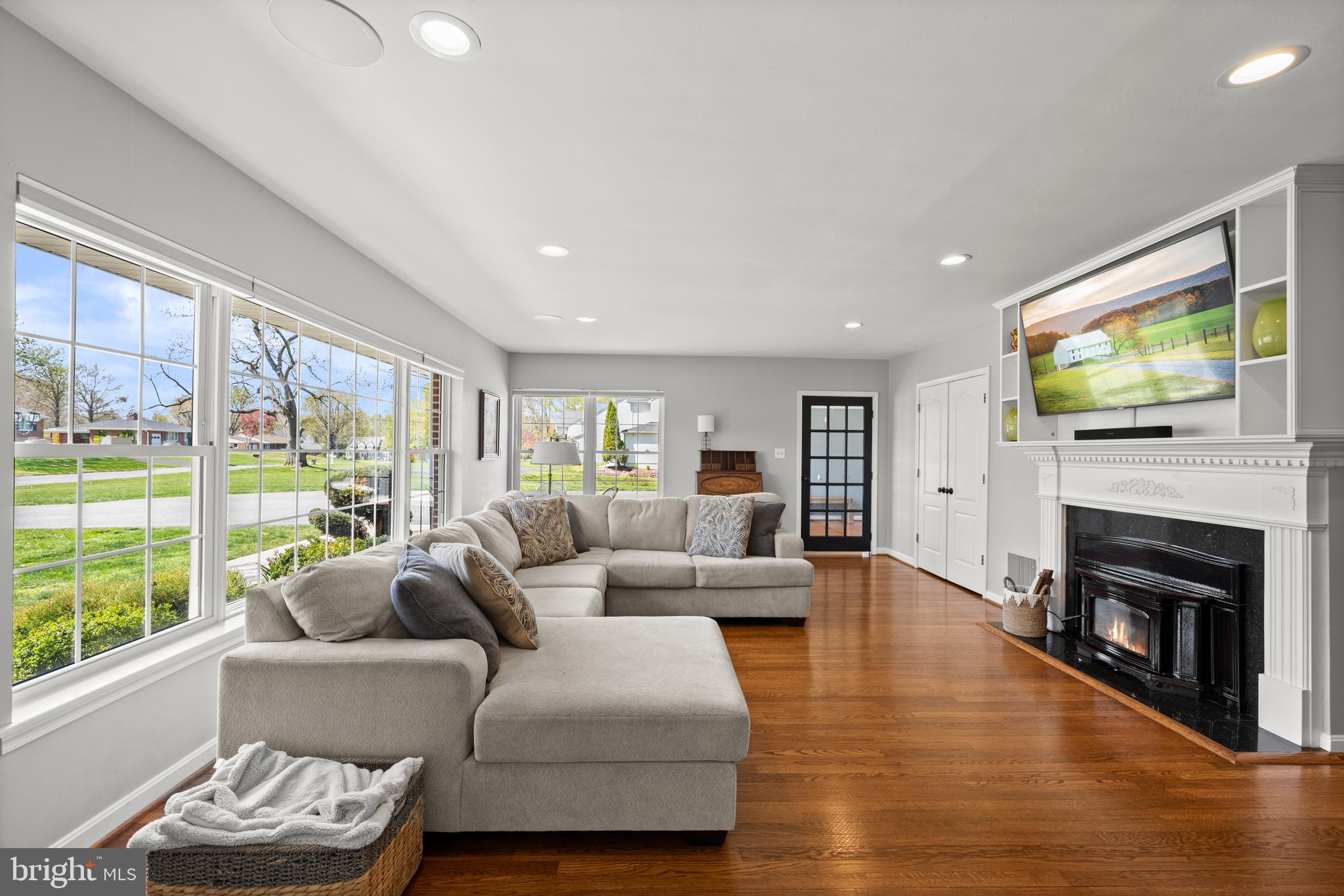 5012 New Forge Road Perry Hall, MD 21128 - Photo 2 of 60 Living Room