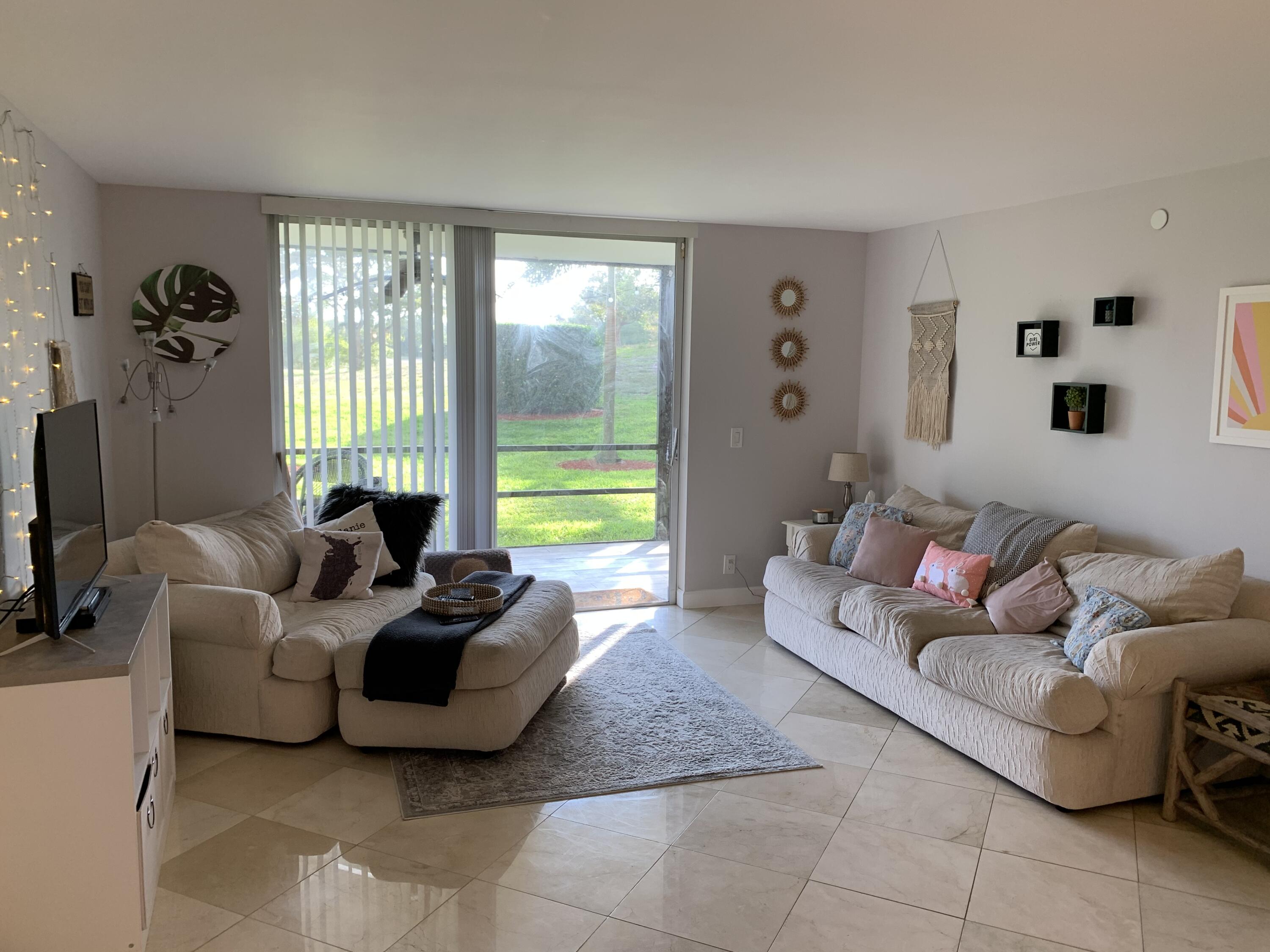 6400 Northwest 2nd Avenue, Unit 1240 Boca Raton, FL 33487 - Photo 8 of 27 living room