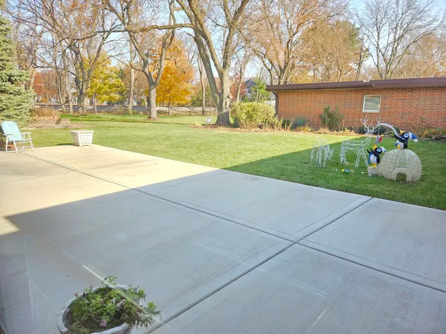 $138,000 | 255 South West Avenue, Unit 214, Elmhurst, IL 60126