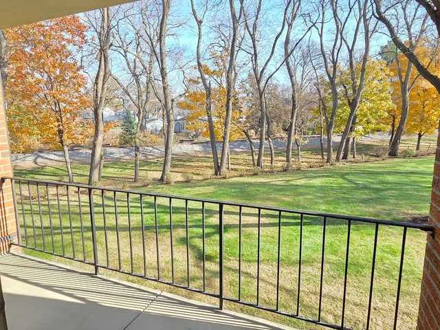 $138,000 | 255 South West Avenue, Unit 214, Elmhurst, IL 60126