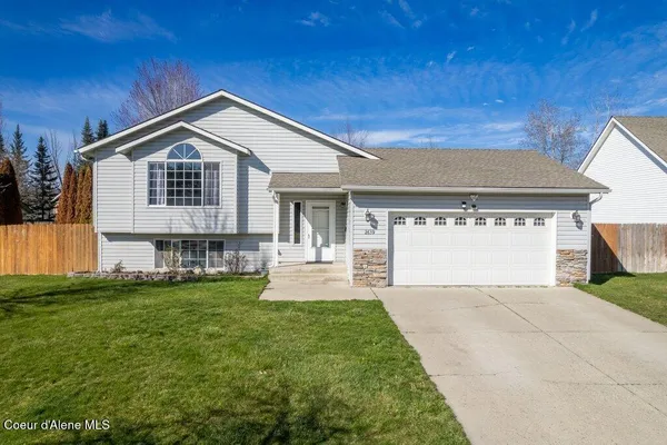 $554,900 | 2639 West Blueberry Circle, Hayden, ID 83835