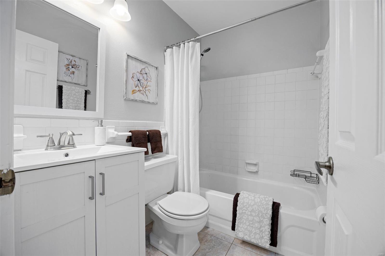 825 Forest Village Drive Ballwin, MO 63021 - Photo 14 of 22