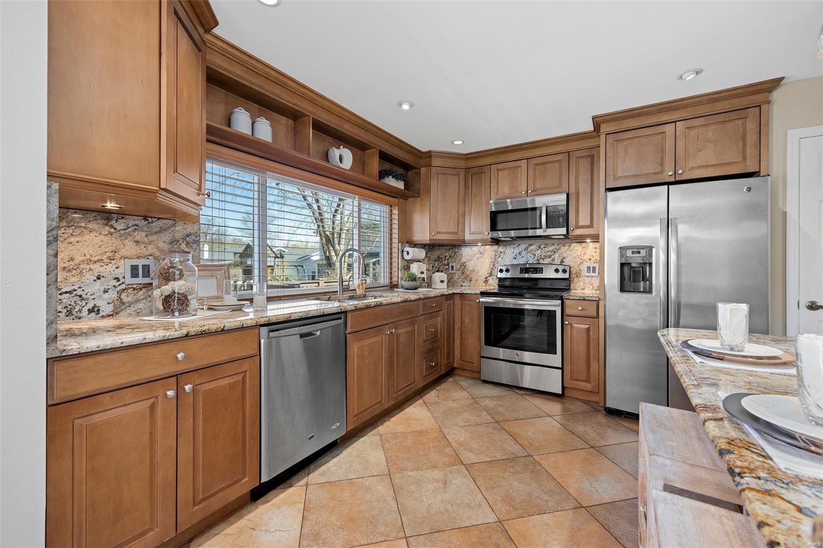 825 Forest Village Drive Ballwin, MO 63021 - Photo 3 of 22