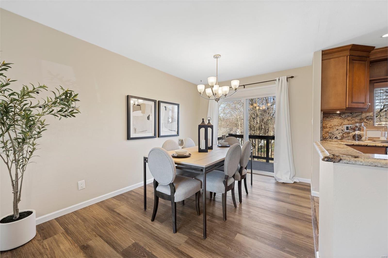 825 Forest Village Drive Ballwin, MO 63021 - Photo 4 of 22