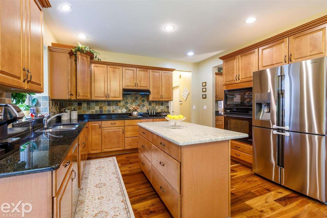 2138 Avon Lake Lane Rochester, MI 48307 - Photo 11 of 40 50064356-10.JPG