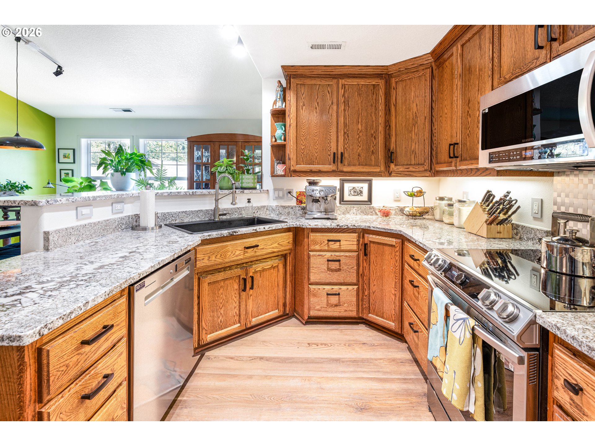 510 South 6th Street Springfield, OR 97477 - Photo 15 of 39 Kitchen