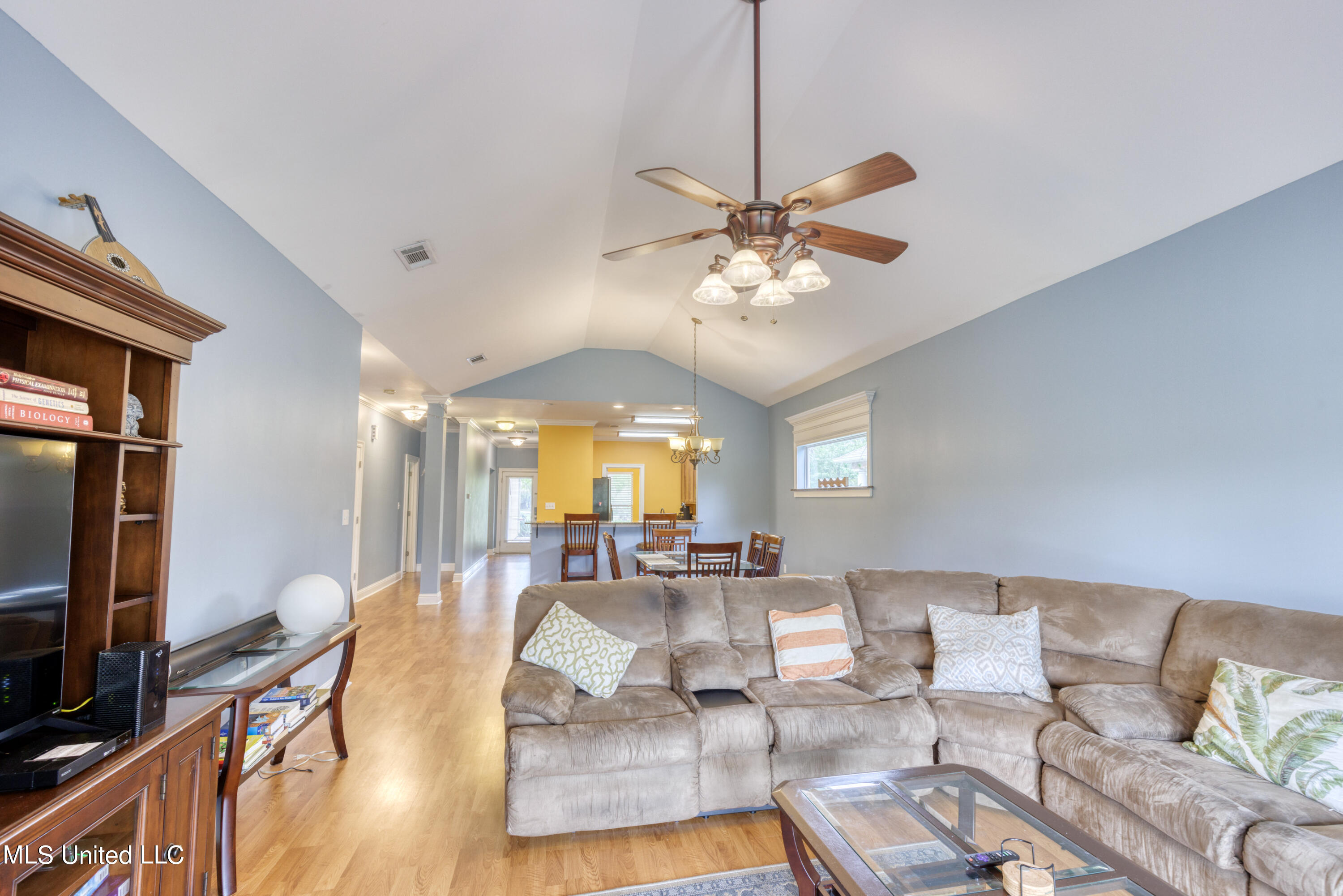 6720 Tunica Road Biloxi, MS 39532 - Photo 12 of 30 Living Room