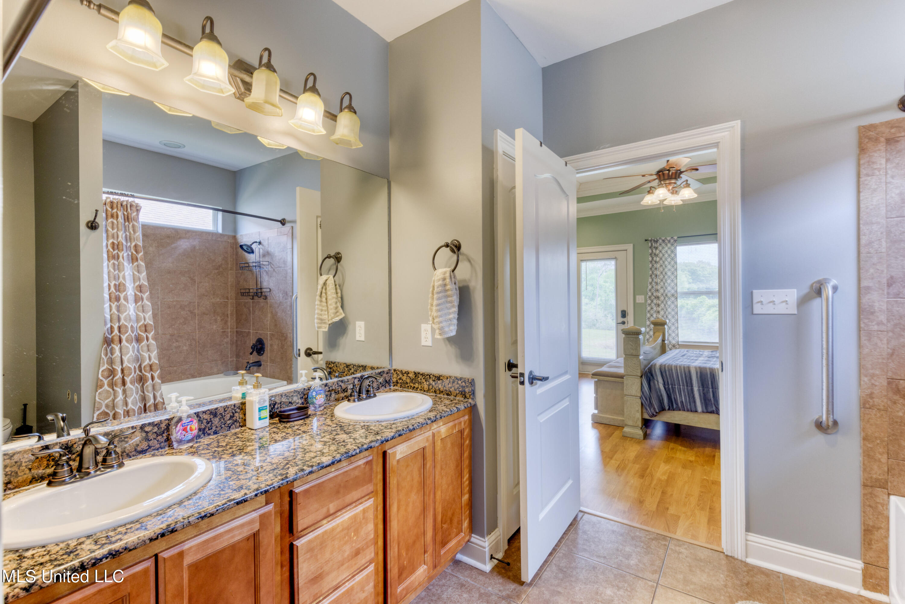 6720 Tunica Road Biloxi, MS 39532 - Photo 15 of 30 Primary bath