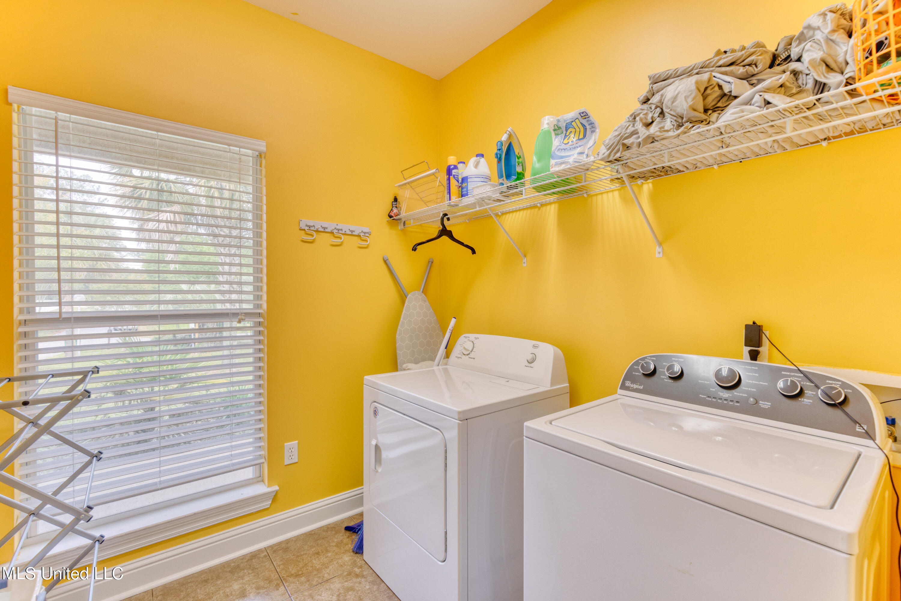 6720 Tunica Road Biloxi, MS 39532 - Photo 22 of 30 Laundry room