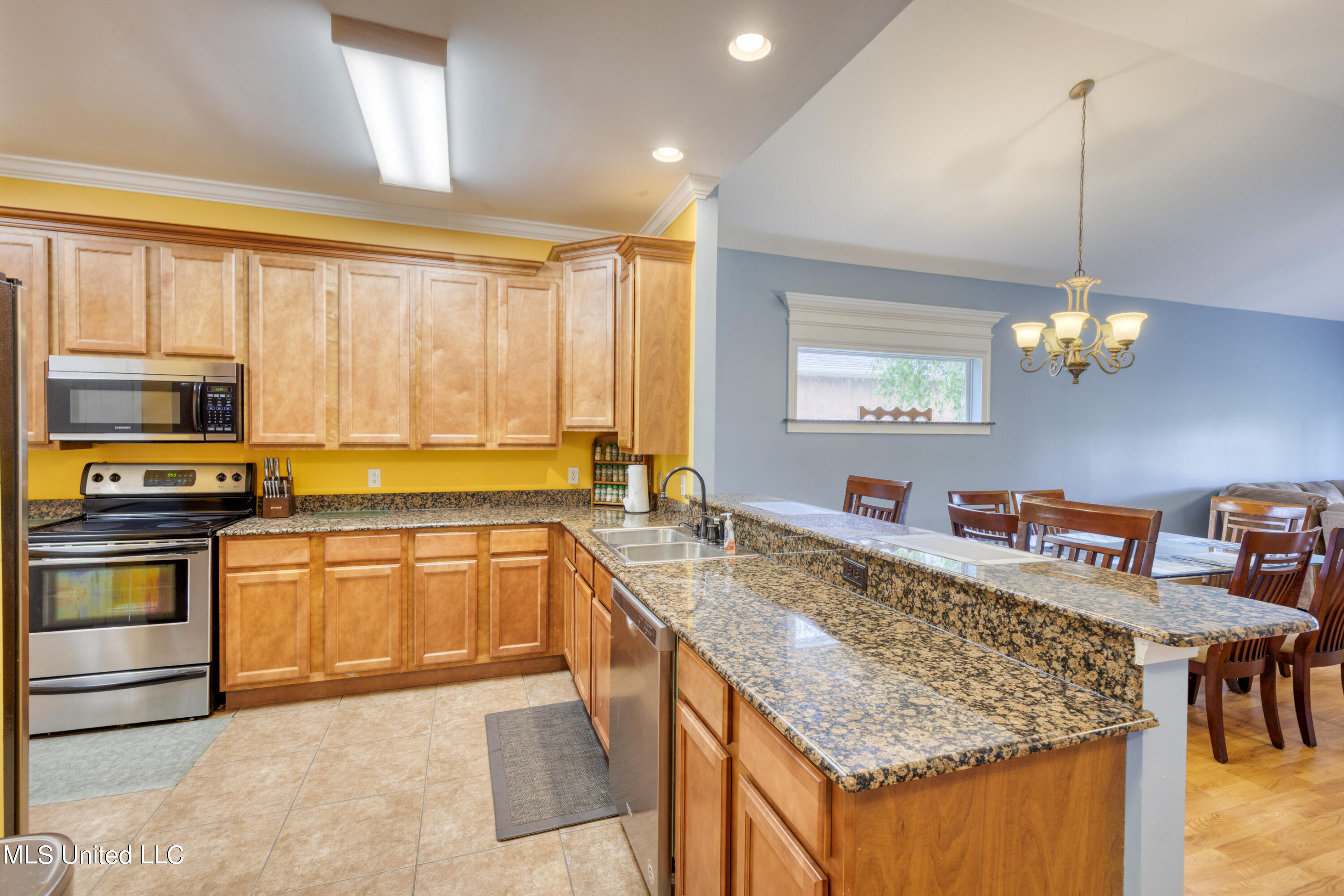 6720 Tunica Road Biloxi, MS 39532 - Photo 5 of 30 kitchen