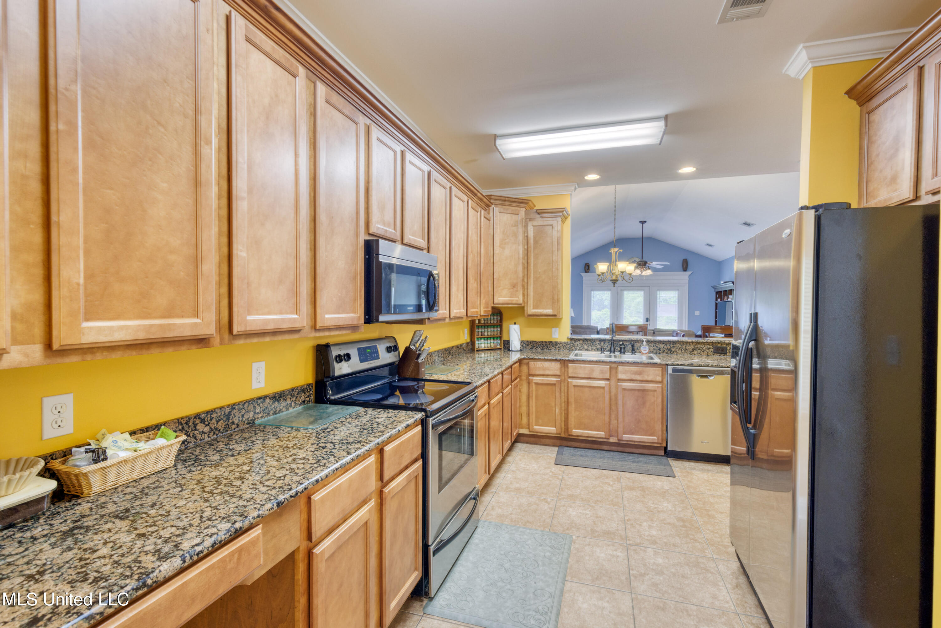 6720 Tunica Road Biloxi, MS 39532 - Photo 6 of 30 Kitchen