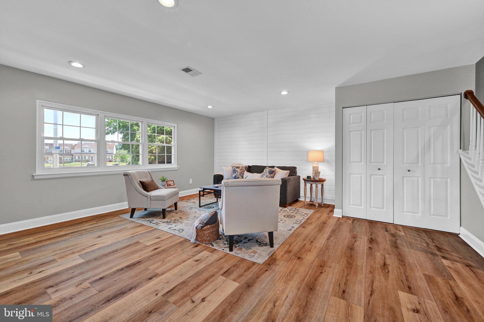 720 Springfield Court Downingtown, PA 19335 - Photo 5 of 36 Spacious Entry
