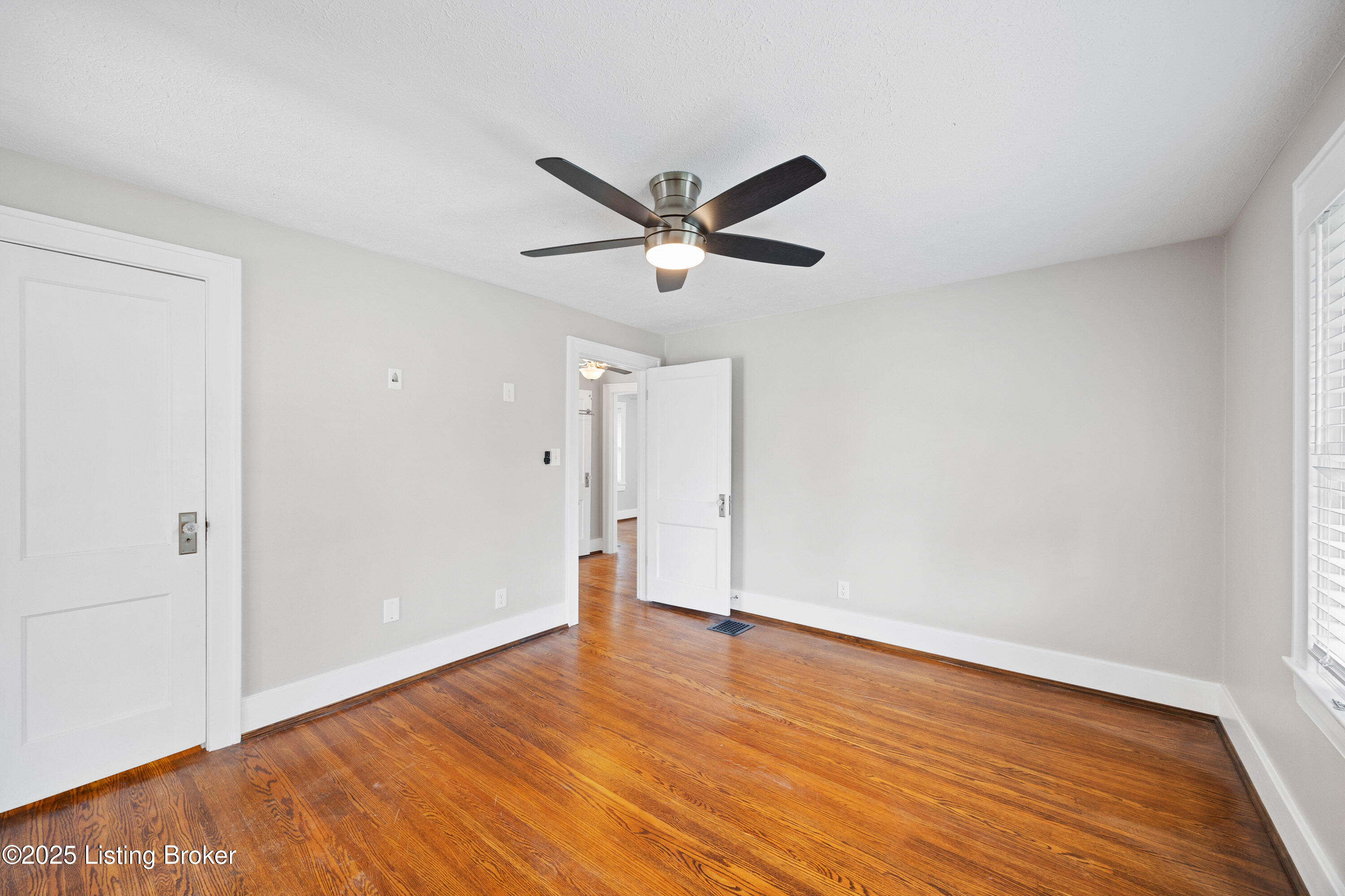 3224 Lexington Road Louisville, KY 40206 - Photo 23 of 32 023