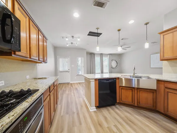 $2,100 | 17814 Arapaho Hill Lane, Humble, TX 77346