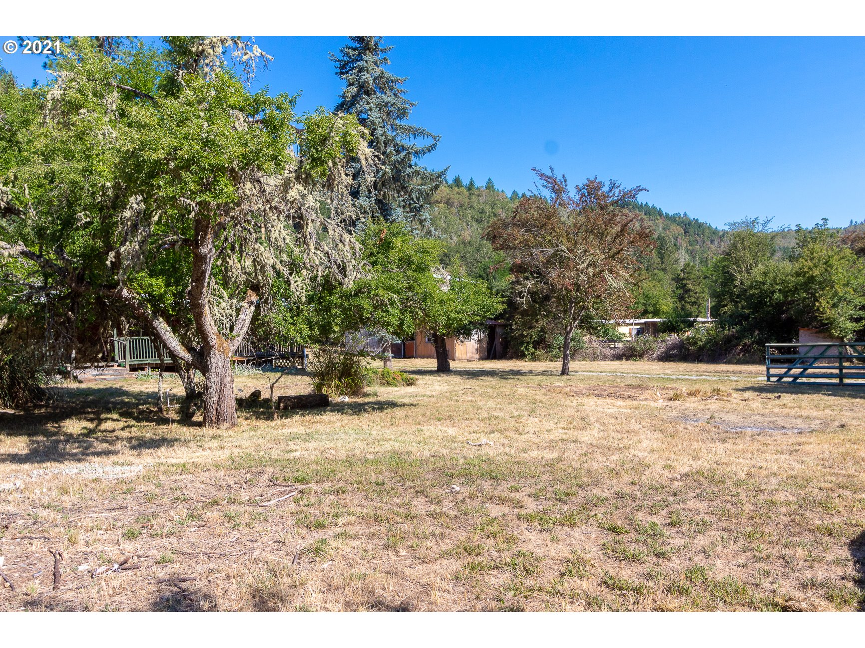 2798 Shoestring Road Riddle, OR 97469 - Photo 14 of 32
