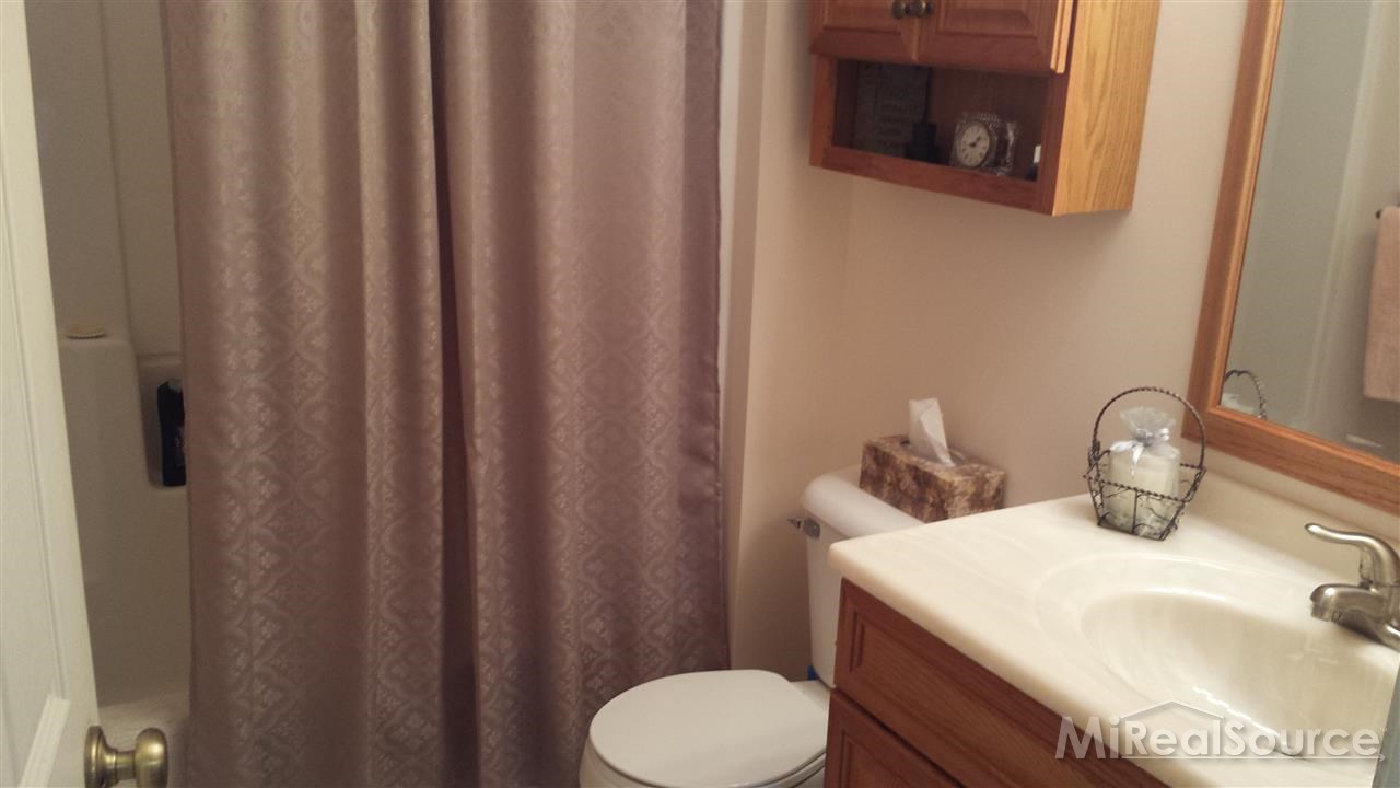 1038 Michigan Road Port Huron, MI 48060 - Photo 14 of 28 31196114-13.JPG