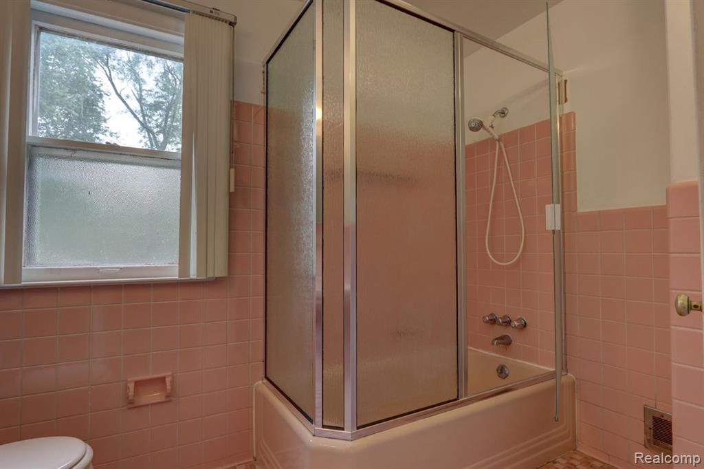 916 Harcourt Road Grosse Pointe, MI 48230 - Photo 23 of 28