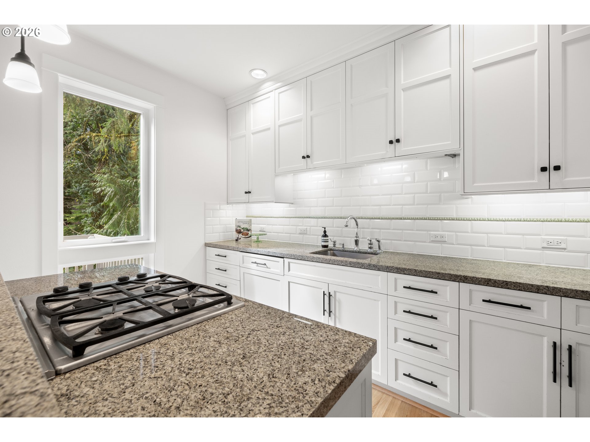 3426 Southwest Arnold Street Portland, OR 97219 - Photo 12 of 45