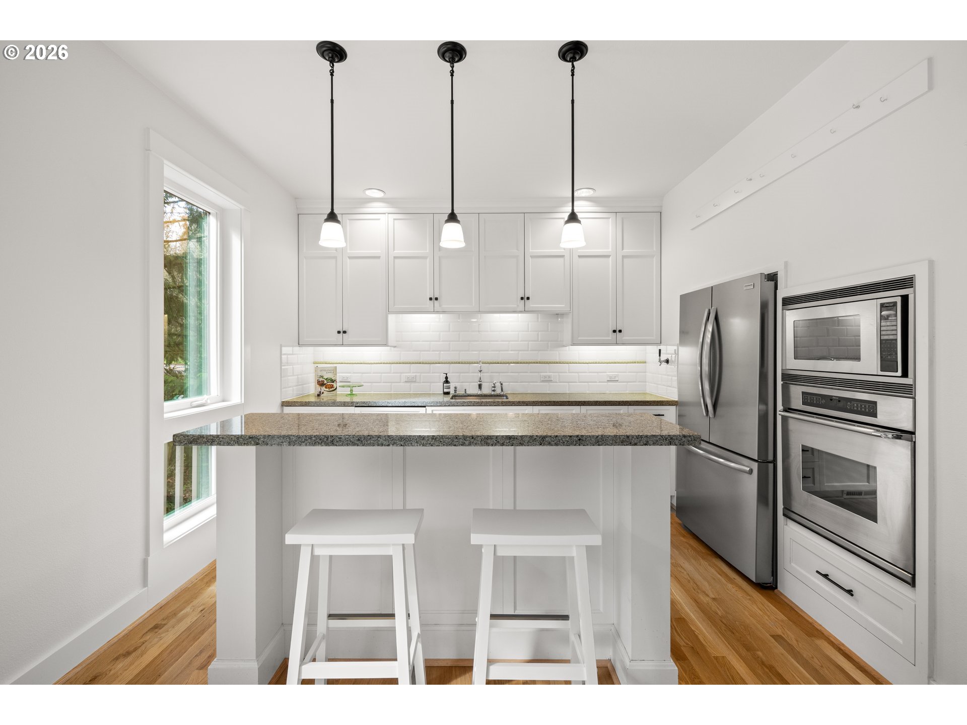3426 Southwest Arnold Street Portland, OR 97219 - Photo 10 of 45