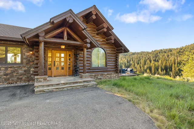 $3,695,000 | 4020 Bronco Road, Wilson, WY 83014