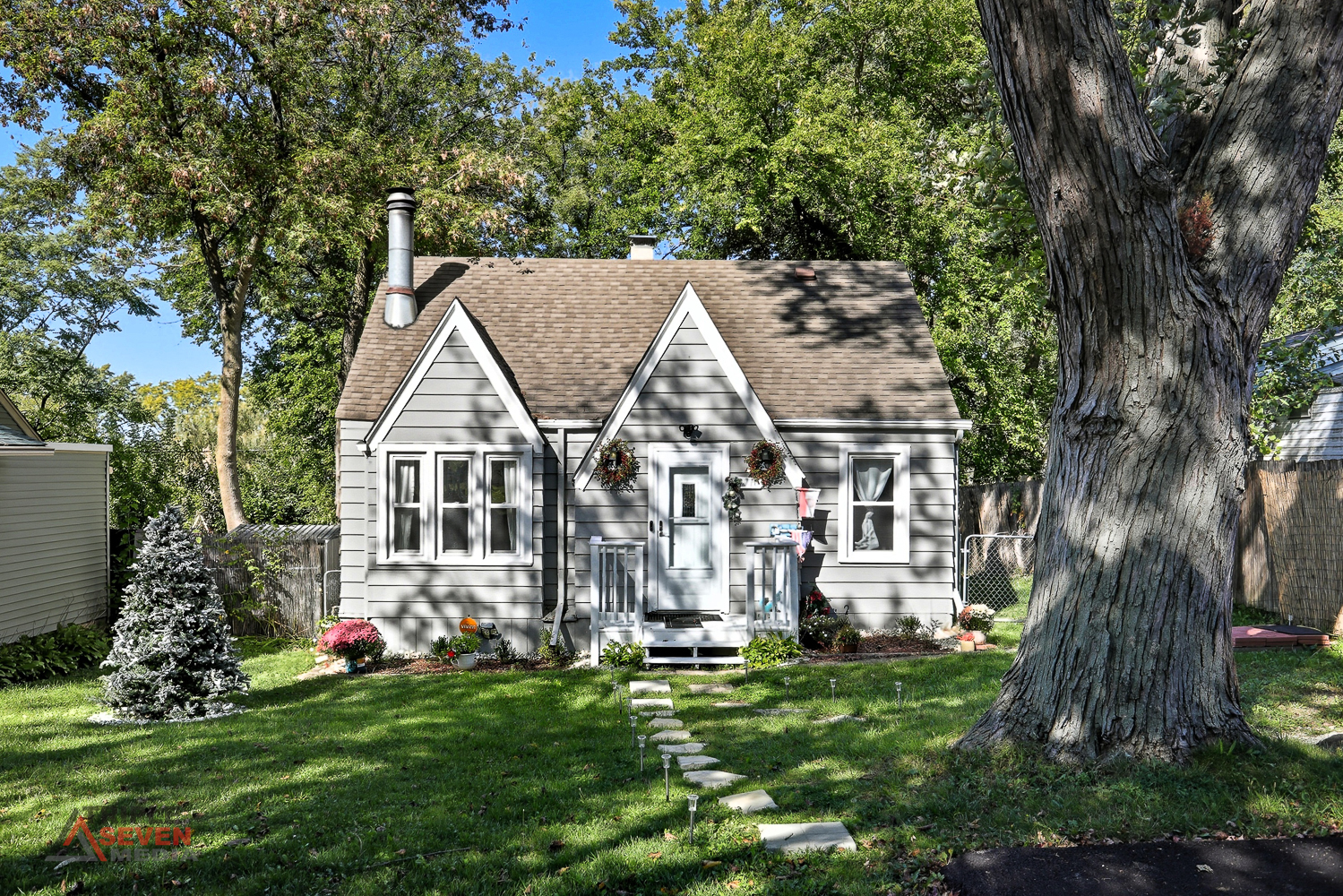 a view of house with yard
