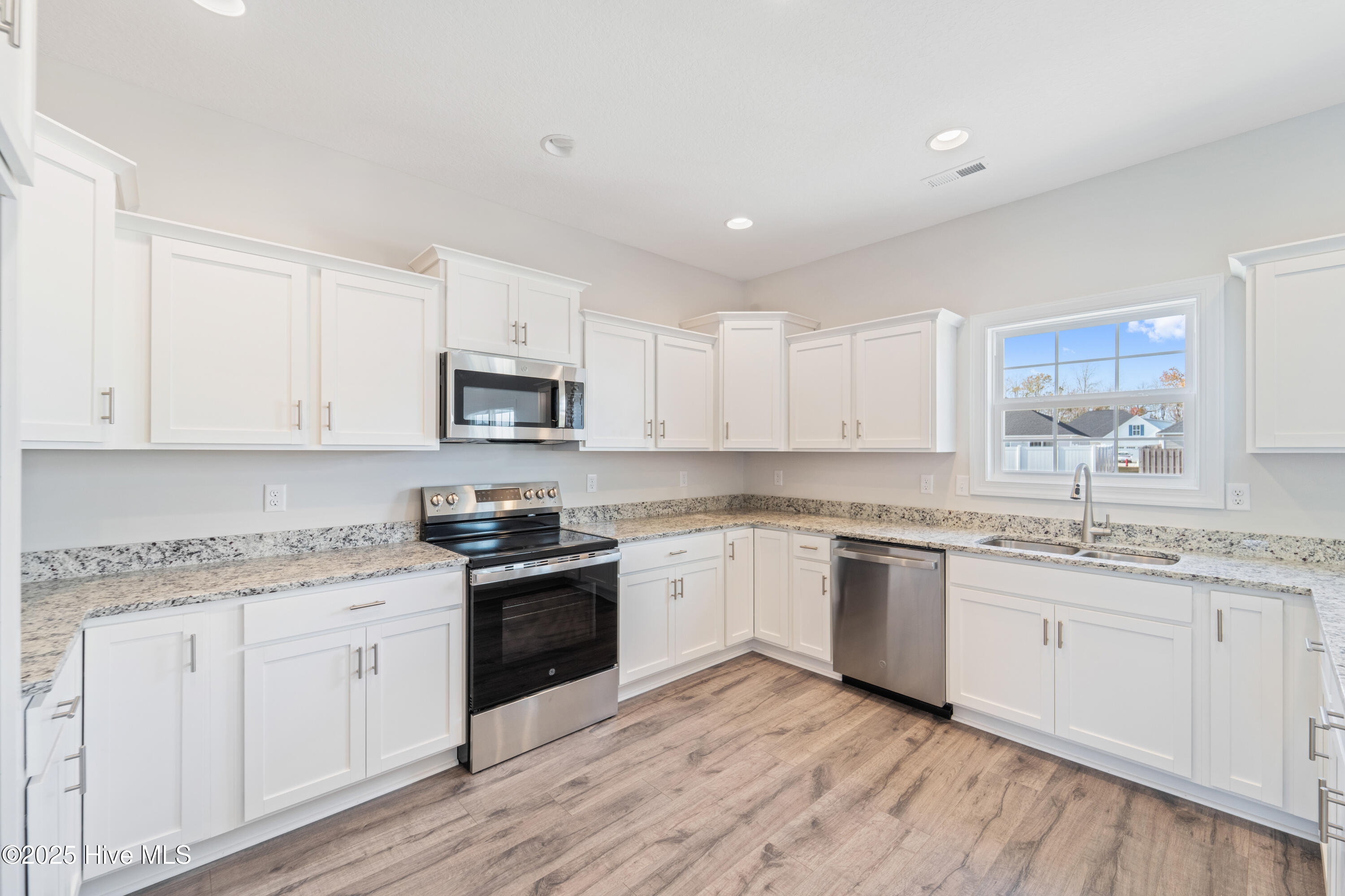 718 Regiment Road Jacksonville, NC 28546 - Photo 13 of 34 DSC07575