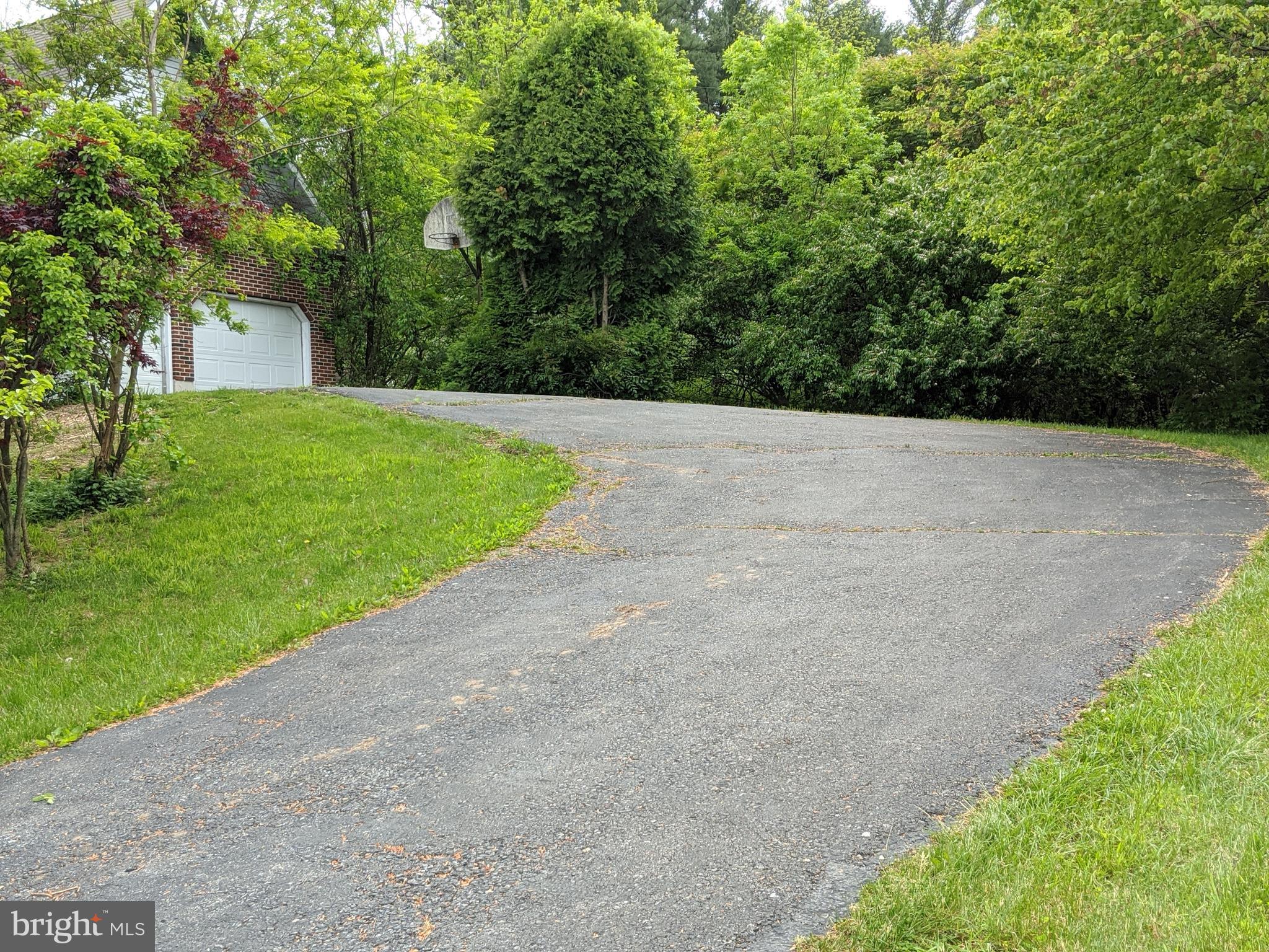 807 Old Fritztown Road Reading, PA 19608 - Photo 4 of 34