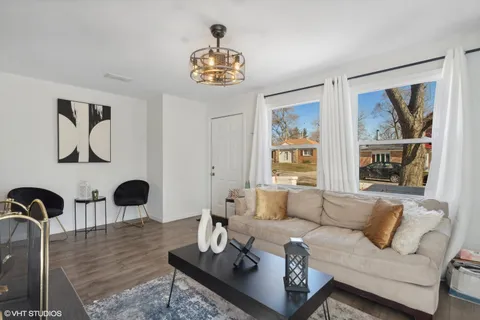 $115,000 | 322 Nokomis Street, Park Forest, IL 60466