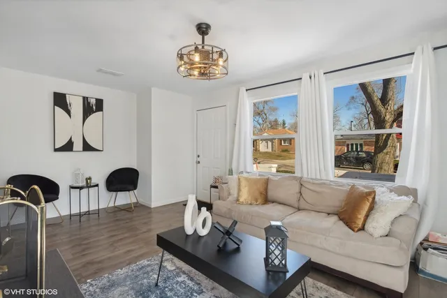 $125,000 | 322 Nokomis Street, Park Forest, IL 60466