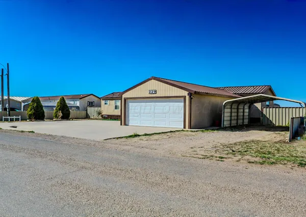 $170,000 | 229 Montana Drive, Cactus, TX 79029