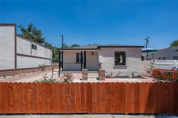 $689,900 | 241 East Plenty Street, Long Beach, CA 90805