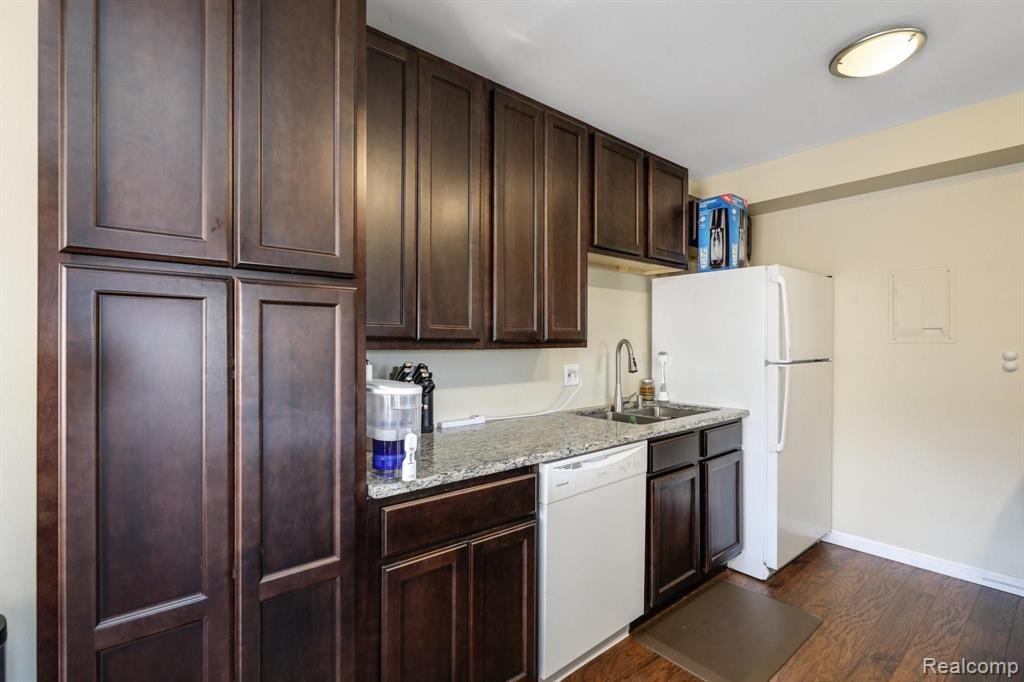 1245 South Maple Road, Unit 207 Ann Arbor, MI 48103 - Photo 5 of 27