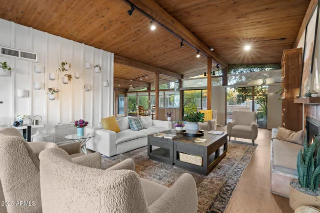 $2,000,000 | 1522 West Myrtle Avenue, Phoenix, AZ 85021