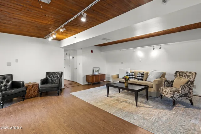 $2,000,000 | 1522 West Myrtle Avenue, Phoenix, AZ 85021