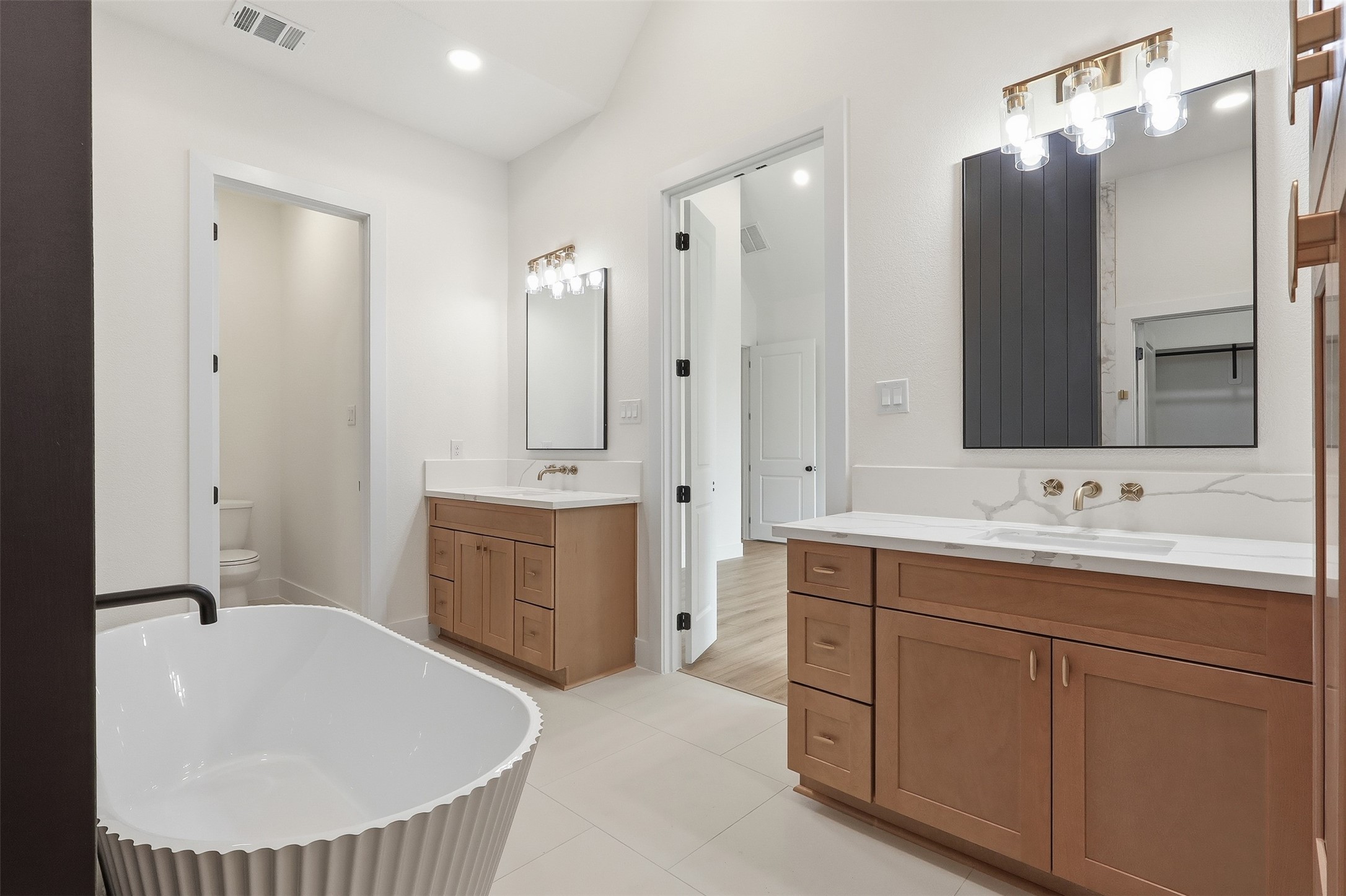 467 Springfield Drive Angleton, TX 77515 - Photo 20 of 42 Photos are of prior LOTUS plan homesite built by Aurcova.