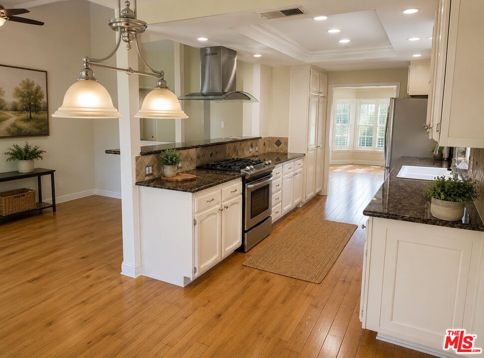 20319 Ingomar Street Winnetka, CA 91306 - Photo 3 of 9