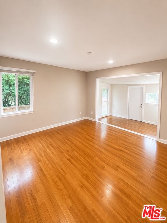 20319 Ingomar Street Winnetka, CA 91306 - Photo 4 of 9