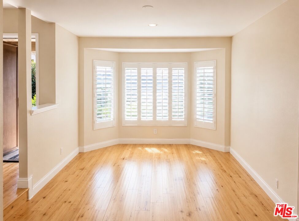 20319 Ingomar Street Winnetka, CA 91306 - Photo 7 of 9
