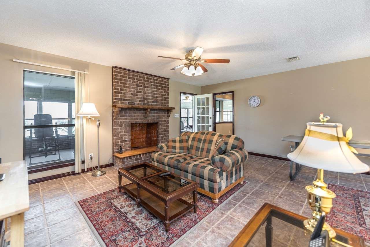 480 Riola Place Pensacola, FL 32506 - Photo 12 of 48 Gallery Image 12