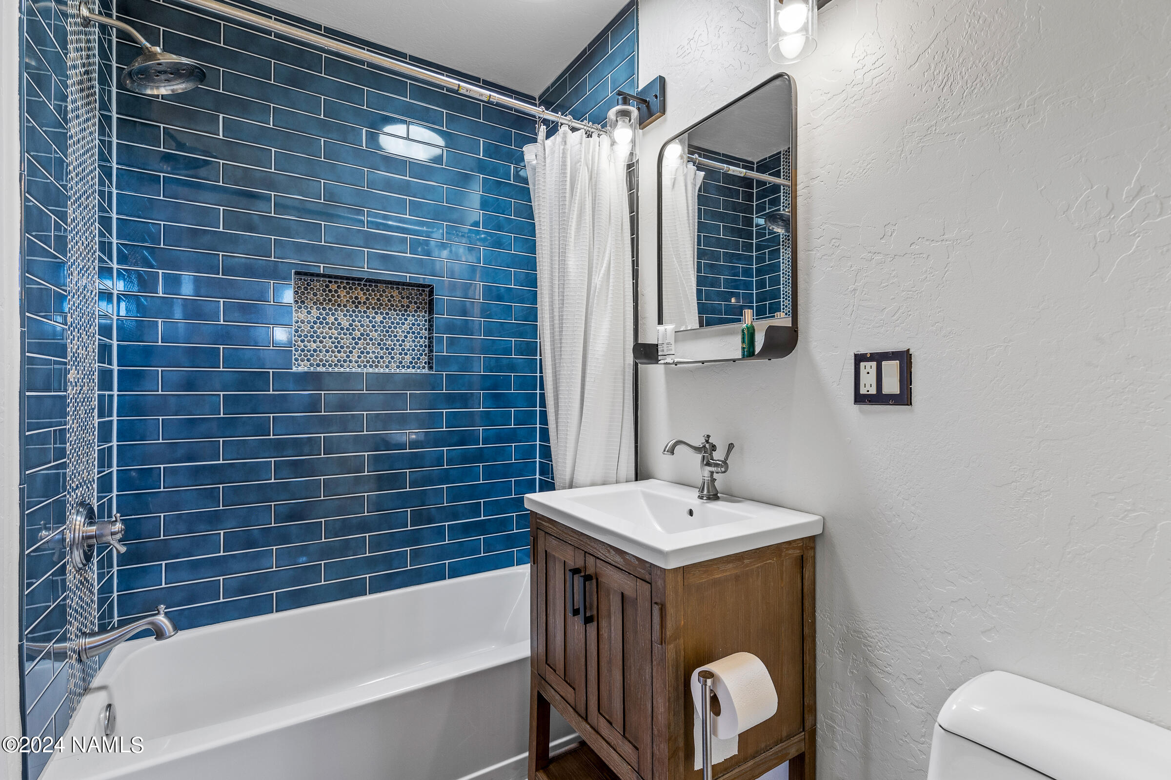 3130 North Spring Valley Road Parks, AZ 86018 - Photo 45 of 48 a bathroom with a sink and a bathtub