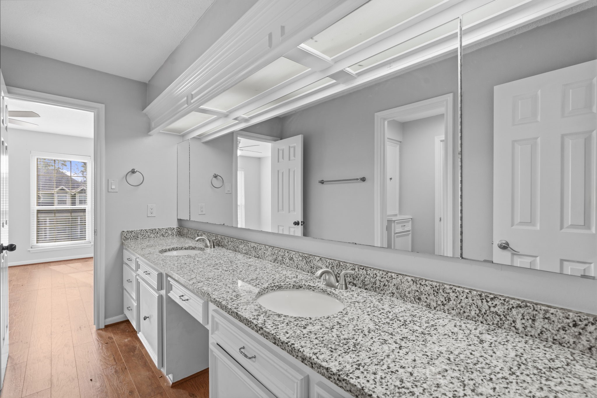 18326 Lake Oaks Drive Spring, TX 77388 - Photo 24 of 37 Upstairs bathroom
