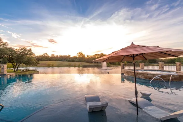 $885,000 | 109 Mallard Lane, Columbus, TX 78934