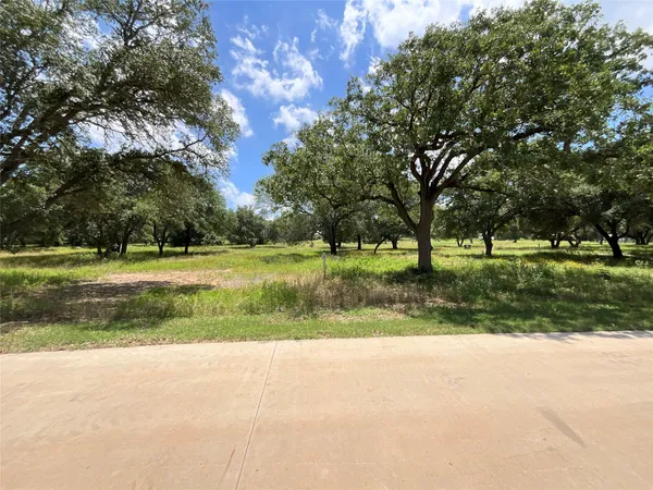 $885,000 | 109 Mallard Lane, Columbus, TX 78934