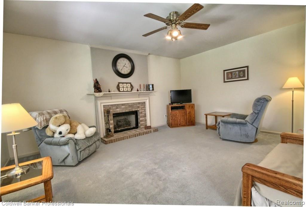 5842 Hathaway Road Canton, MI 48187 - Photo 15 of 31 Family Room Pic. #2