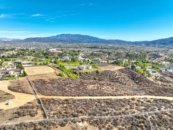 $1,200,000 | 43677 Calle De Velardo, Temecula, CA 92592